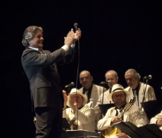 El cantante Francisco y Los Parrandboleros, presentan 